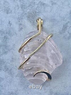 20.75ct Rose Quartz Carved Shell Shape Pendant In Forge 14K Yellow Gold Total Wt